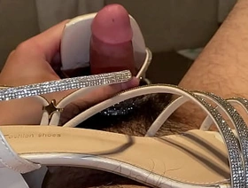 Milf sandal heels gets a cumshot