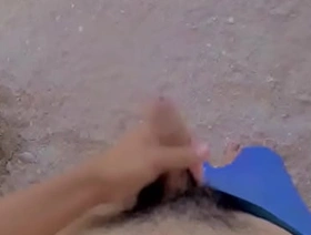Me masturbo en la playa